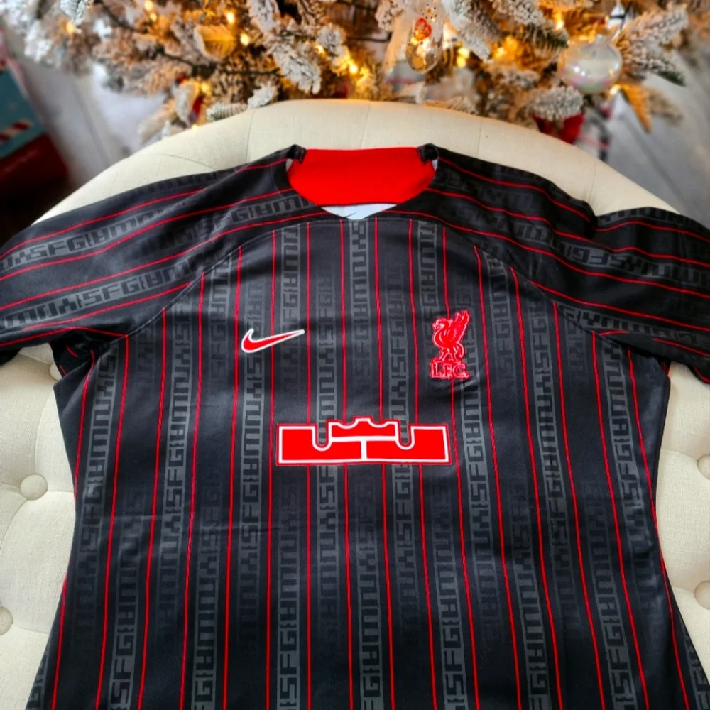 🔥Liverpool F.C. Nike Jersey -- LeBron Theme!! XL ! 🔥 - Picture 1 of 7